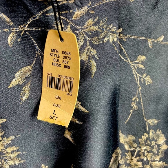 NWT Victoria's Secret Sleeveless Silk Shell / Blue Batik Size L - Picture 7 of 7